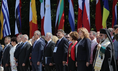 Министър Иван Кондов участва в Казанлък в шествието в памет на Ботев и героите, загинали за свободата на България и в откриването на XVIII Световна среща на българските медии
